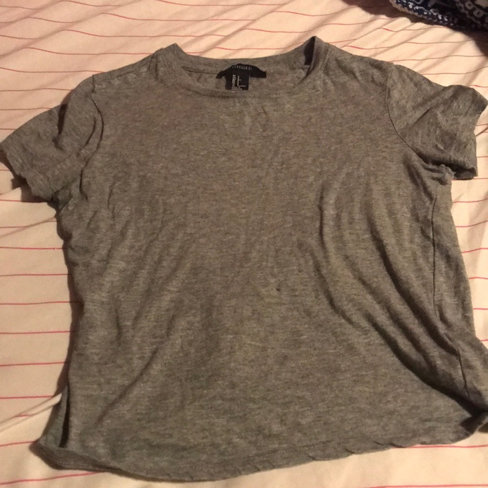 cropped gray tee